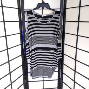 Cold shoulder tunic top